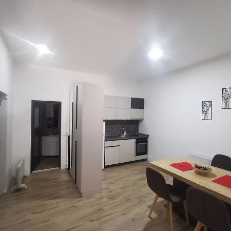 Restoran Due Punti Apartment Kursumlija Luaran gambar