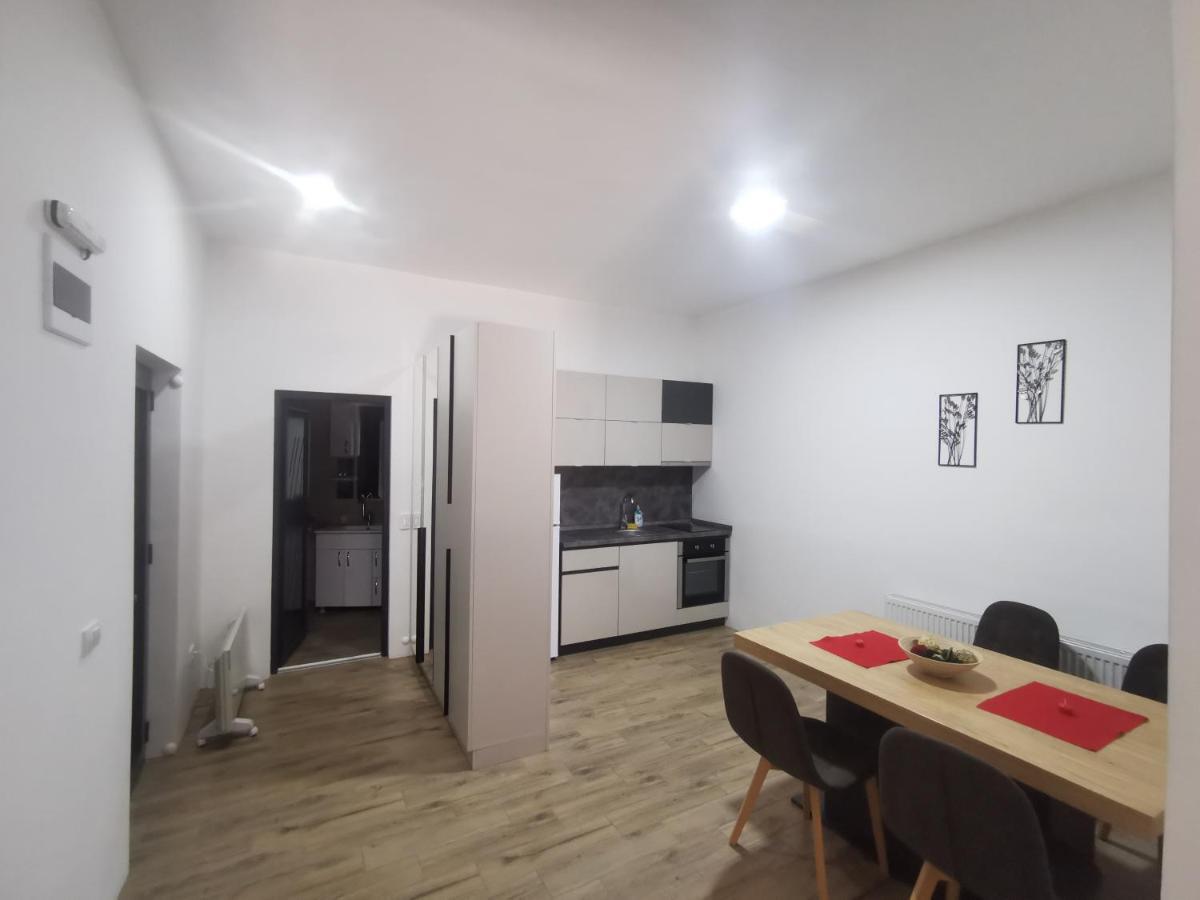 Restoran Due Punti Apartment Kursumlija Luaran gambar