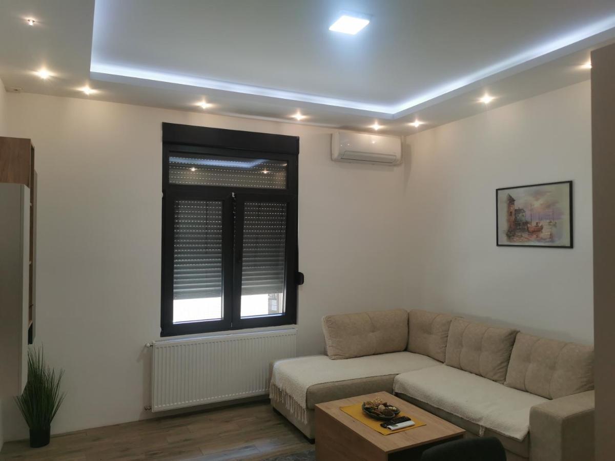 Restoran Due Punti Apartment Kursumlija Luaran gambar